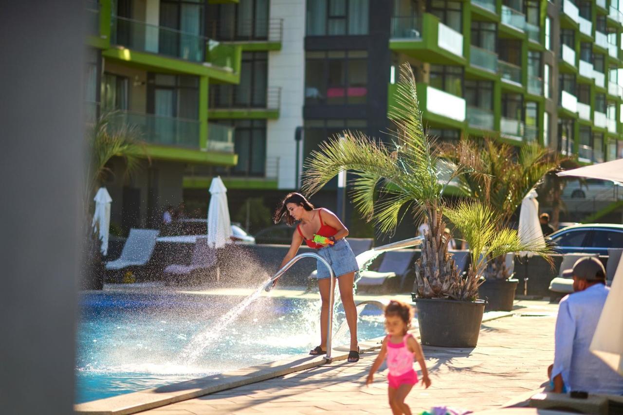 Visum Aparthotel Pool & Spa Mamaia Nord Năvodari Extérieur photo